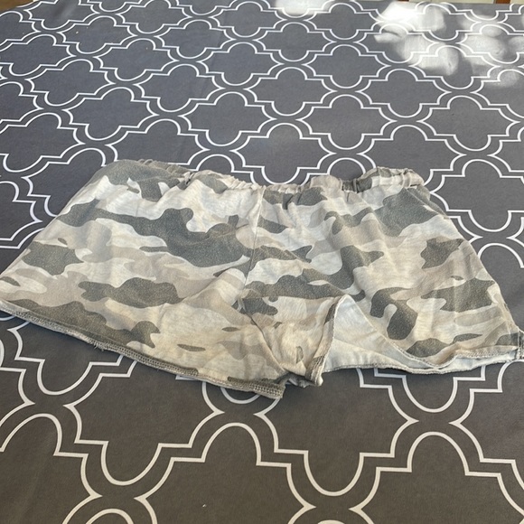Camo old navy shorts - Picture 2 of 3